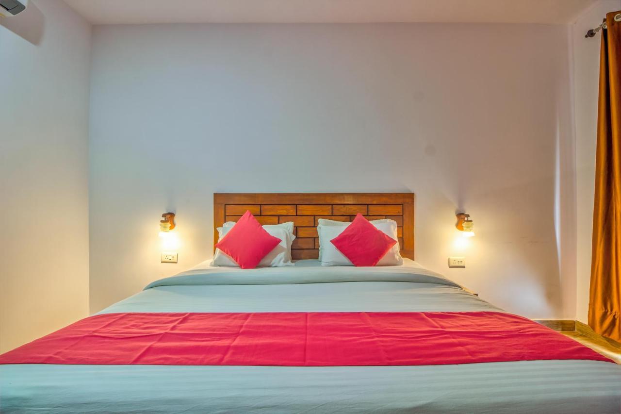 Beach Doorz Hotel Baga Bagian luar foto