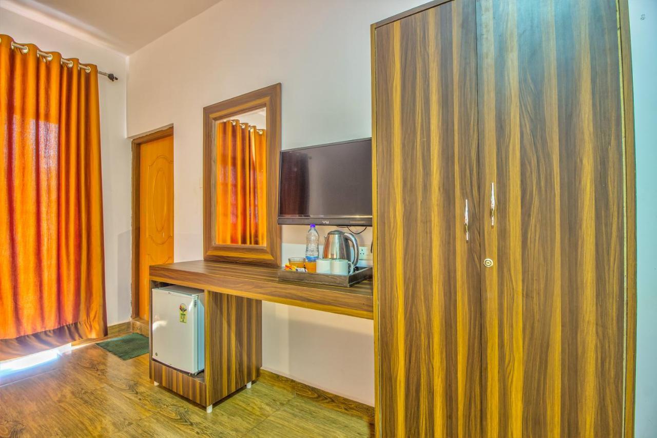 Beach Doorz Hotel Baga Bagian luar foto