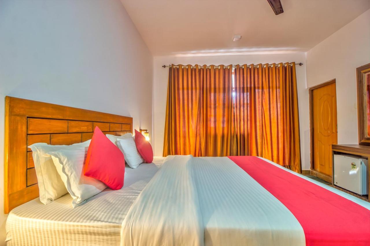 Beach Doorz Hotel Baga Bagian luar foto